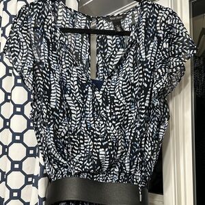 SZ L ⭐️Like New White House Black Market Blue  Feather Print Maxi. Very stretchy
